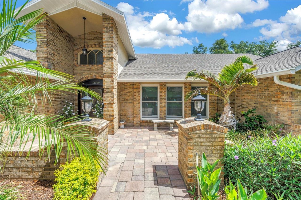 12399 Oaks Lane, Seminole, FL 33772 Photo