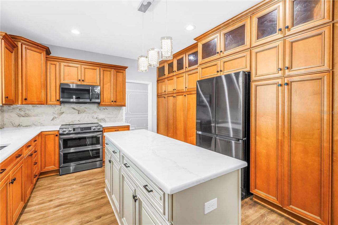 12399 Oaks Lane, Seminole, FL 33772 Photo
