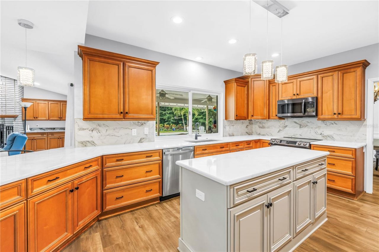 12399 Oaks Lane, Seminole, FL 33772 Photo