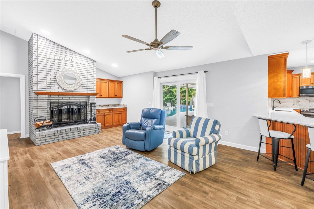 12399 Oaks Lane, Seminole, FL 33772 Photo