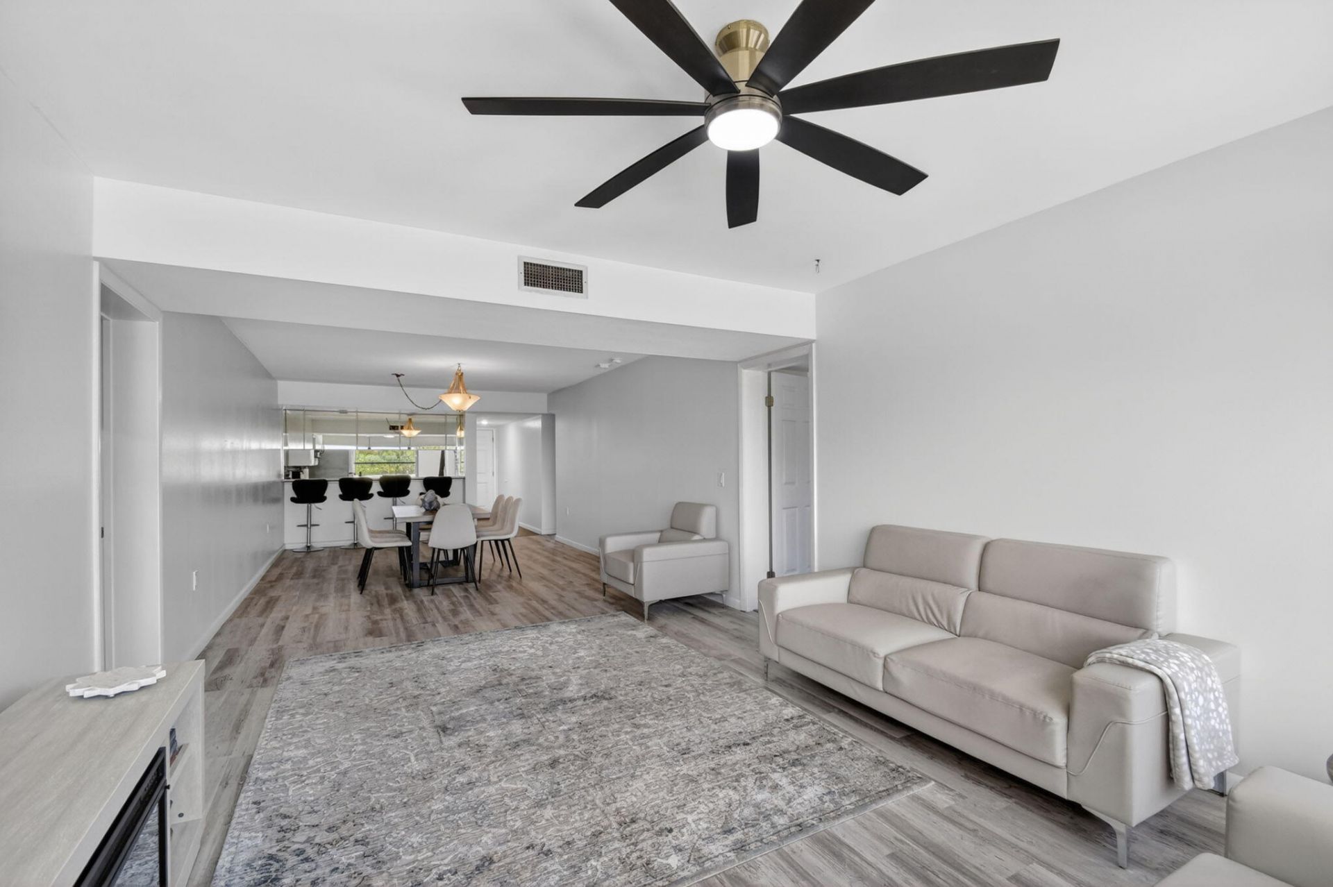 3516 Whitehall Drive, Unit 301, West Palm Beach, FL 33401 Photo