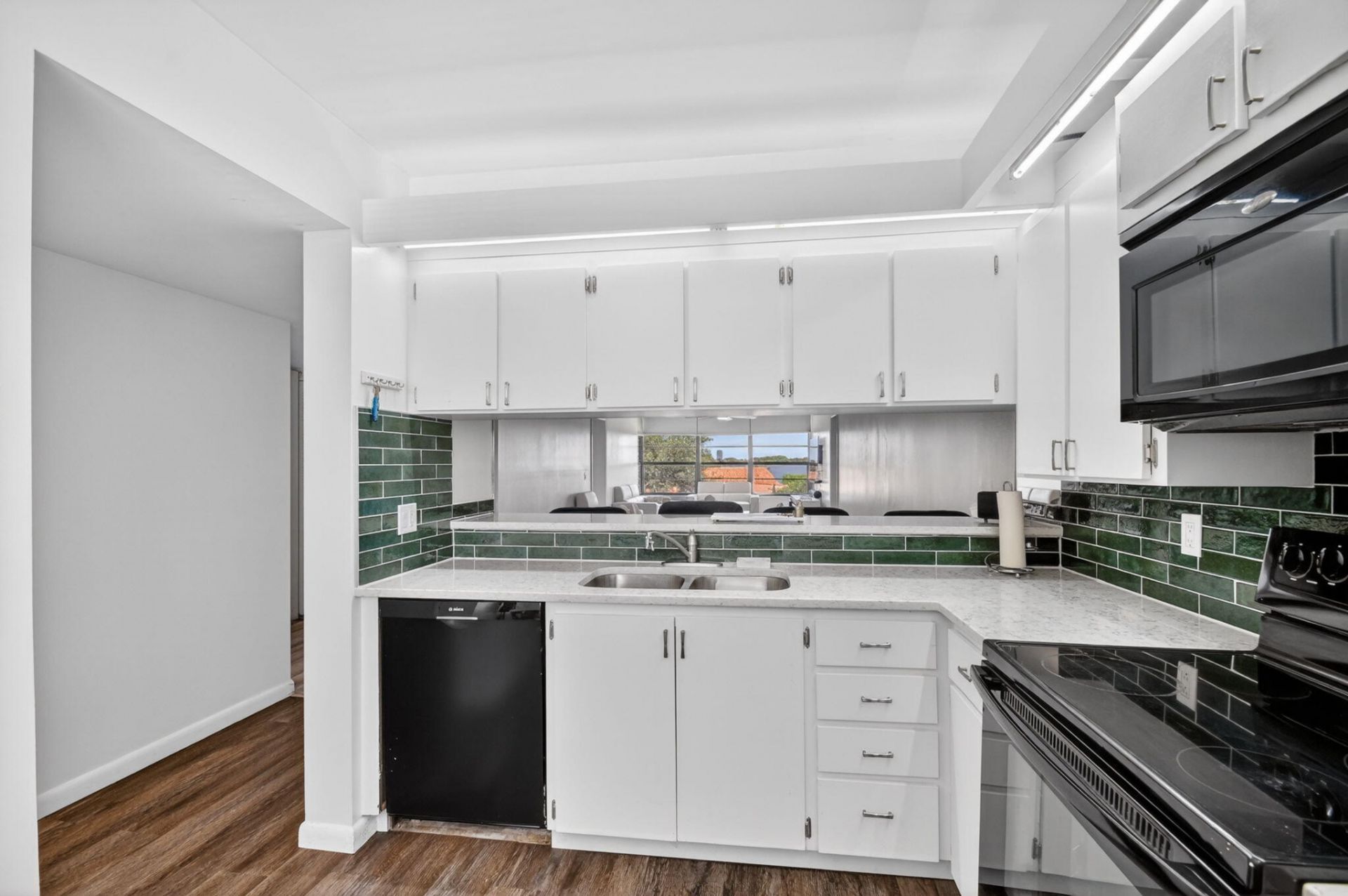 3516 Whitehall Drive, Unit 301, West Palm Beach, FL 33401 Photo