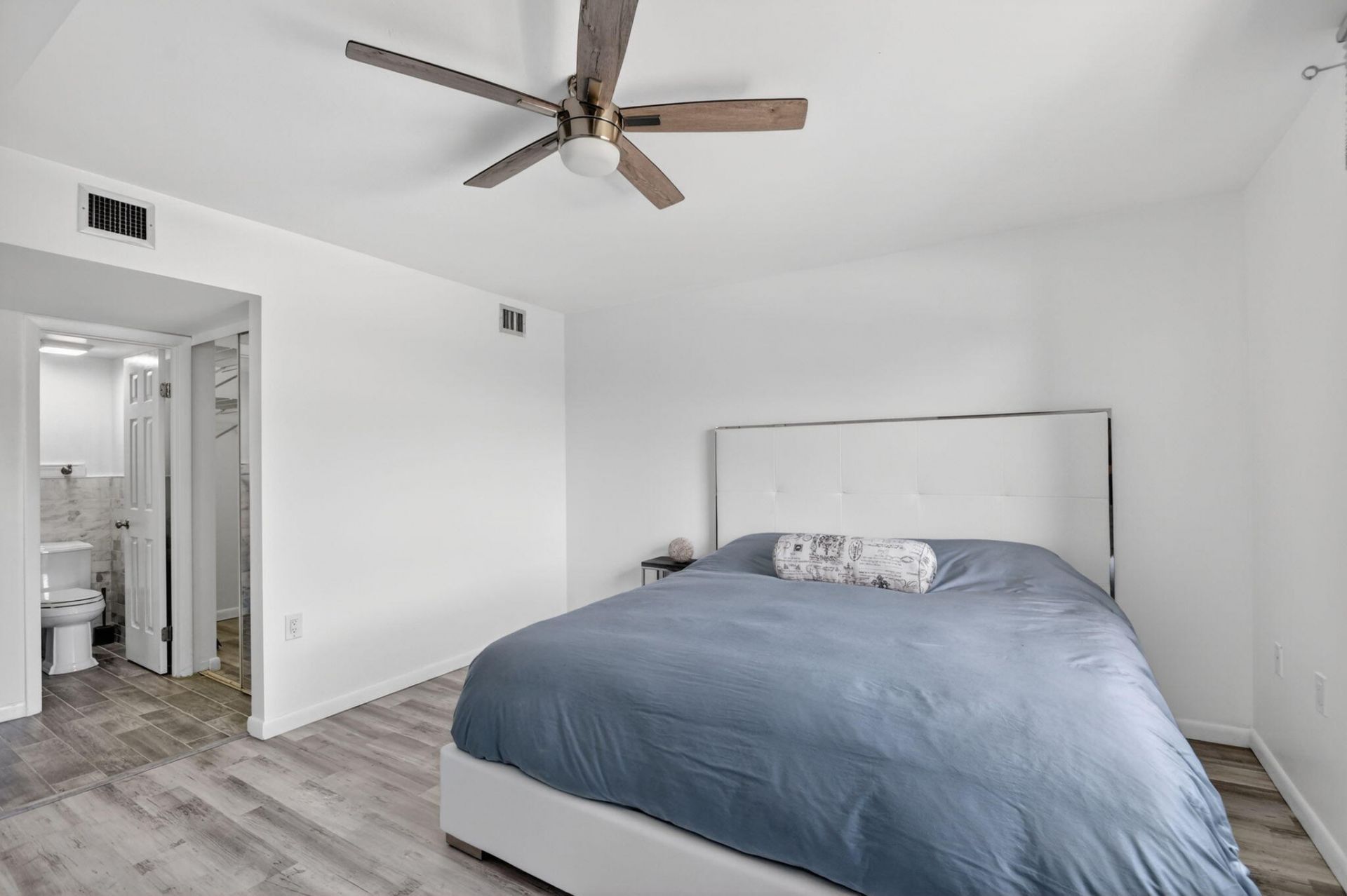3516 Whitehall Drive, Unit 301, West Palm Beach, FL 33401 Photo