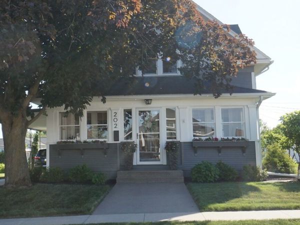 202 N 6th Street, Bellevue, IA 52031