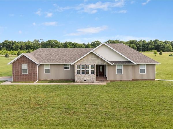 8861 Farm Road 2212, Washburn, MO 65772