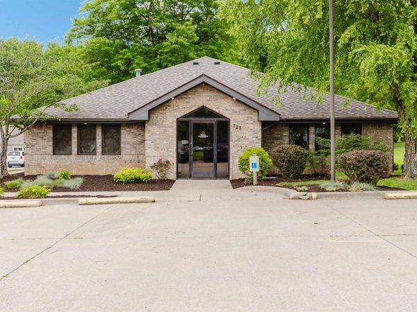 721 S LEWIS Lane, Carbondale, IL 62901