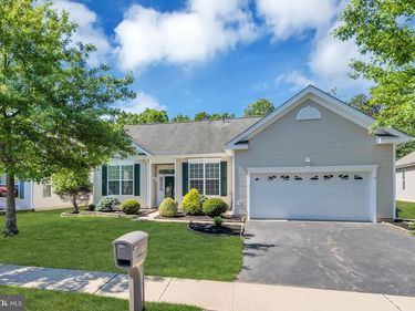 15 LILY POND LANE, BARNEGAT, NJ 08005