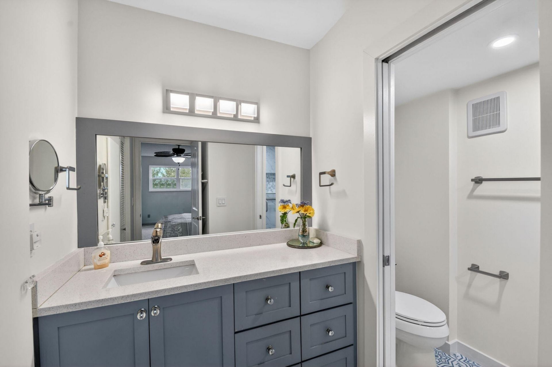 3425 Via Poinciana, Unit 403, Lake Worth, FL 33467 Photo