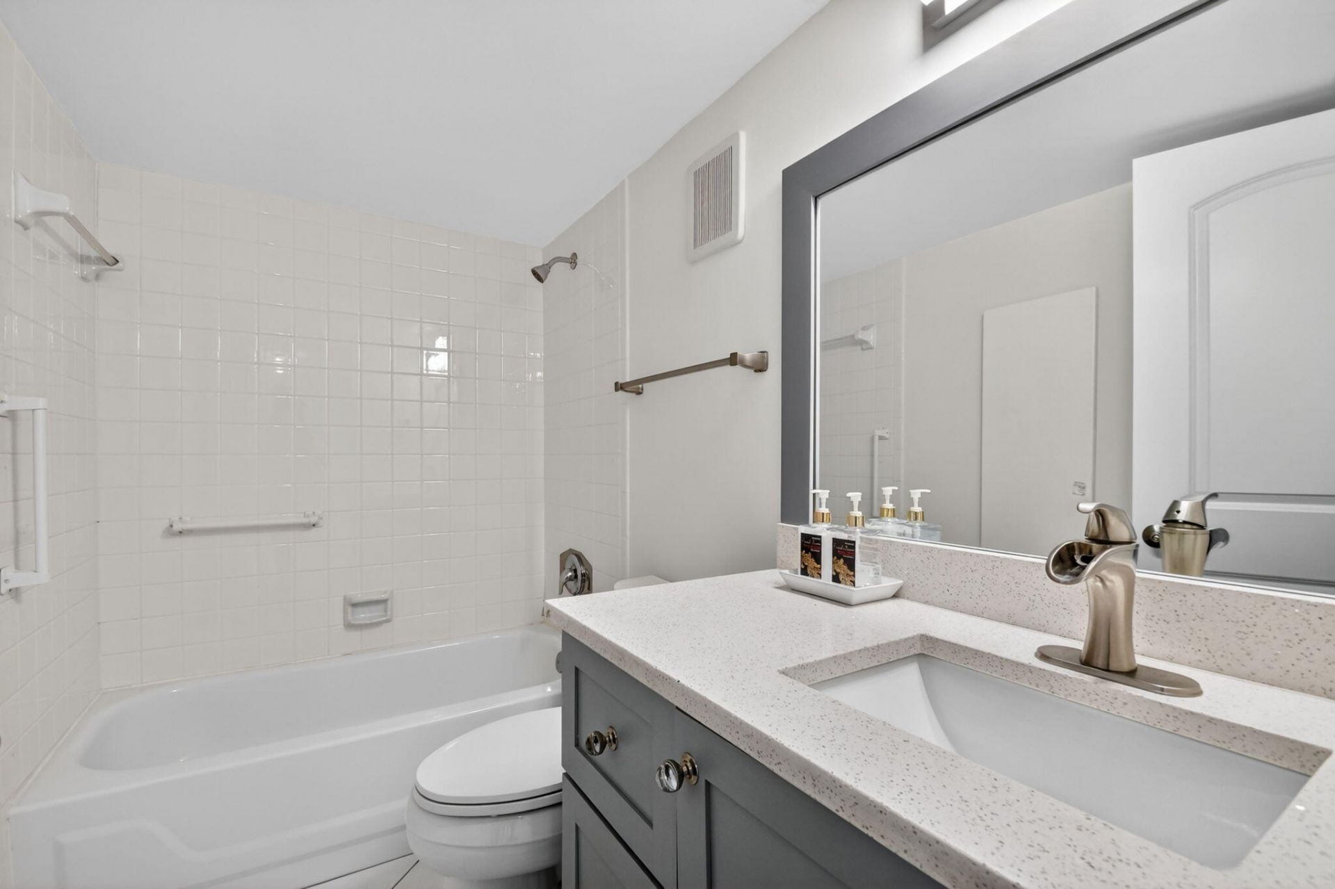 3425 Via Poinciana, Unit 403, Lake Worth, FL 33467 Photo