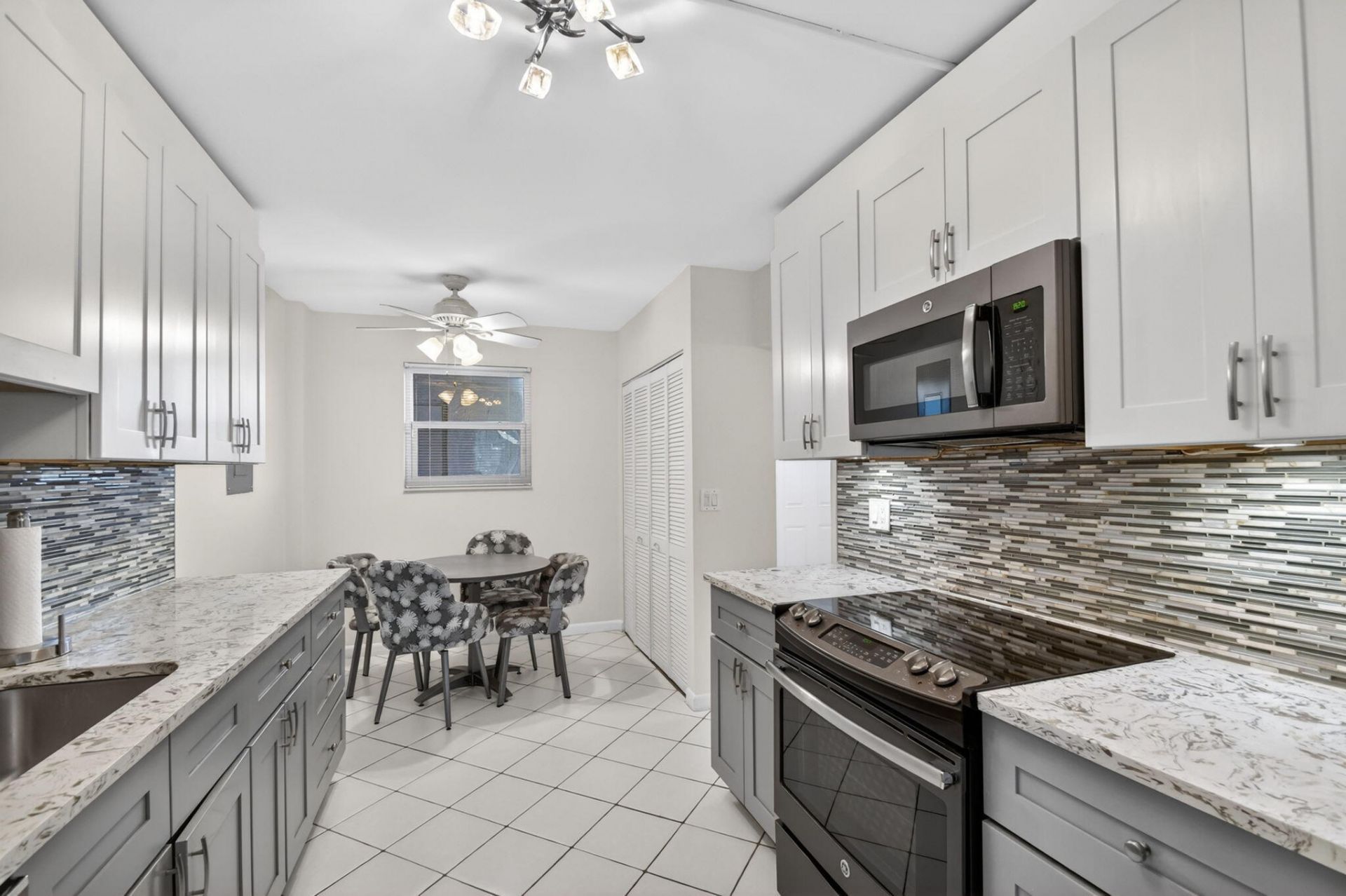 3425 Via Poinciana, Unit 403, Lake Worth, FL 33467 Photo