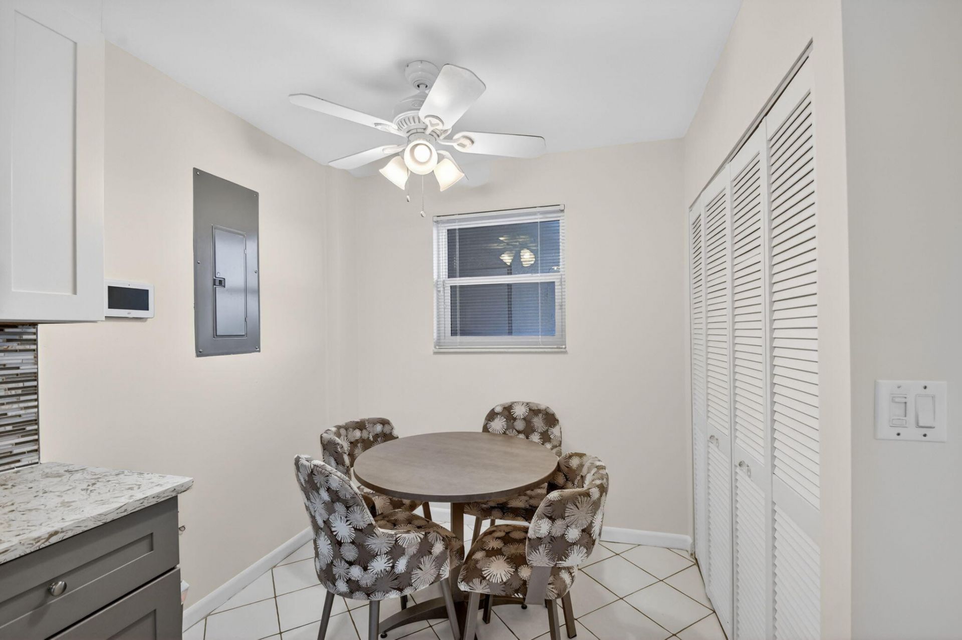 3425 Via Poinciana, Unit 403, Lake Worth, FL 33467 Photo