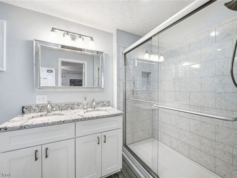 27631 Edgepark Boulevard , North Olmsted, OH 44070 Photo 27