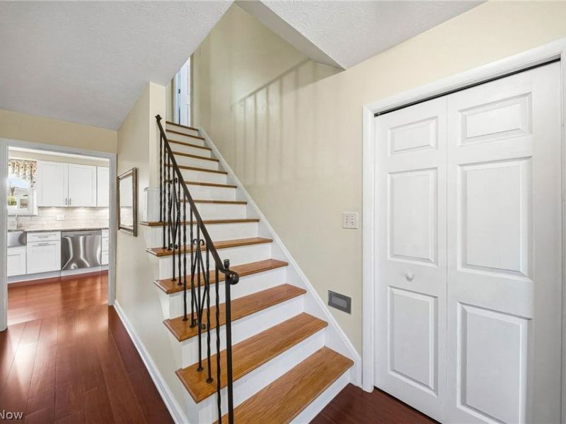 27631 Edgepark Boulevard , North Olmsted, OH 44070 Photo 3