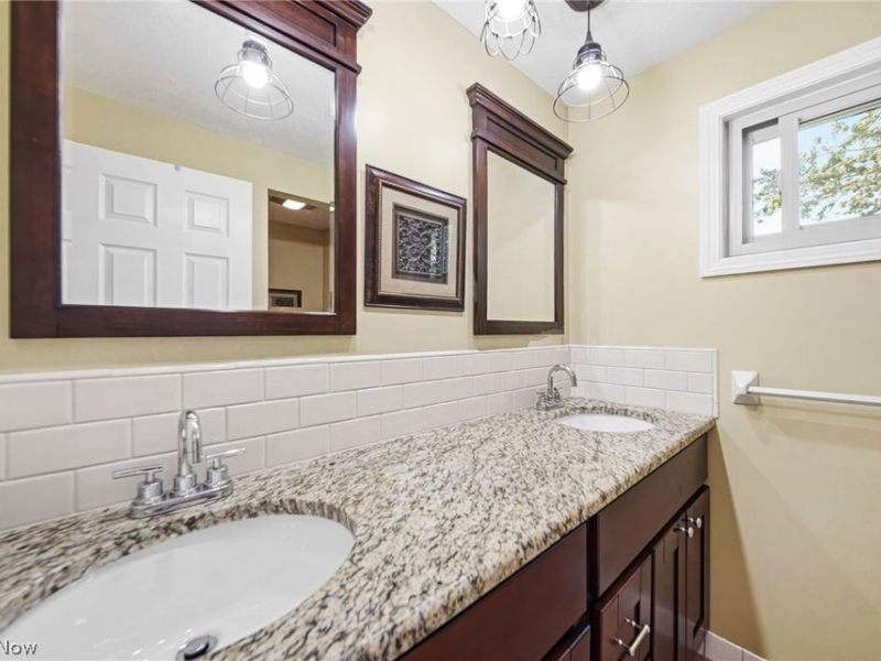 27631 Edgepark Boulevard , North Olmsted, OH 44070 Photo 30