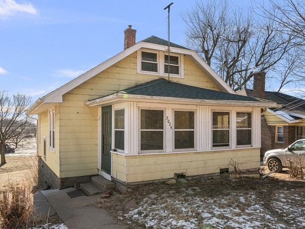 2025 S Bluff Boulevard, Clinton, IA 52732