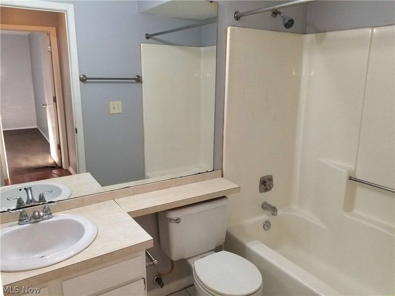 1217 W River Road N, Unit D1, Elyria, OH 44035 Photo 31