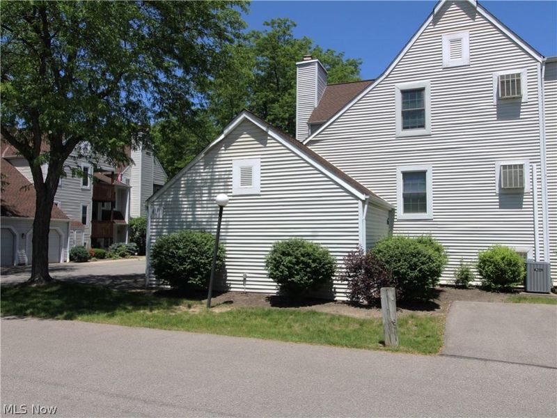 1217 W River Road N, Unit D1, Elyria, OH 44035 Photo 4