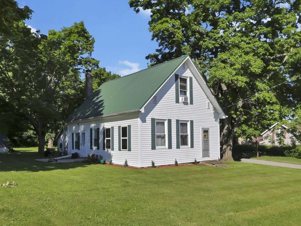 110 S Walnut Street , Lithopolis, OH 43136