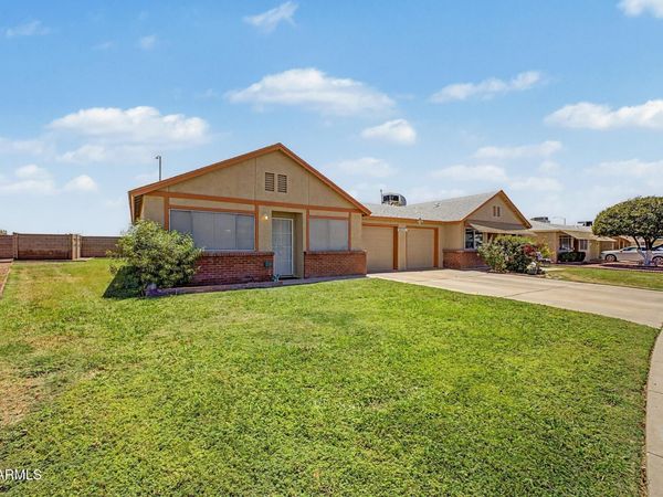 10325 N 95TH Drive, Unit B, Peoria, AZ 85345