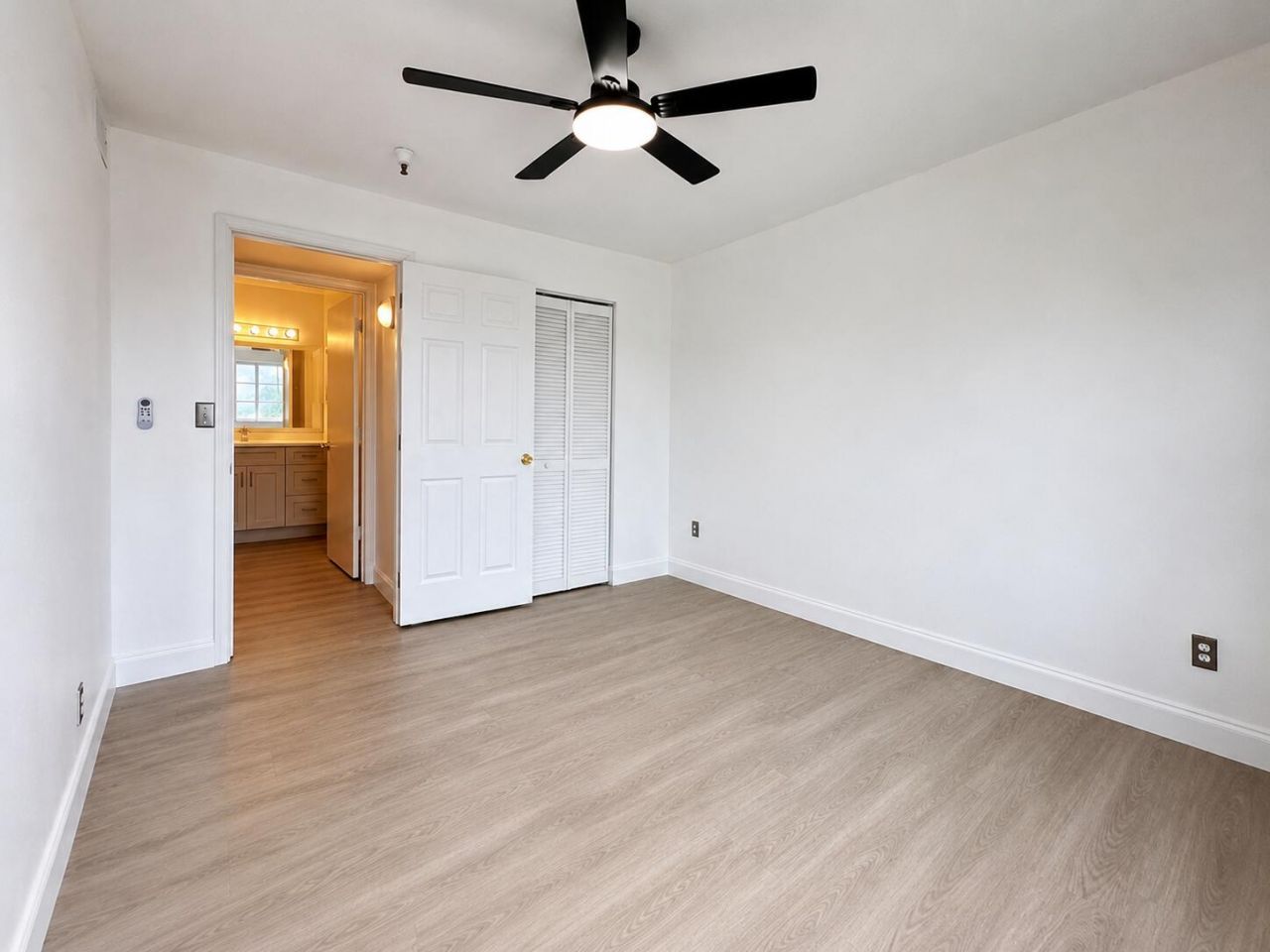 117 Yacht Club Way, Unit 307, Hypoluxo, FL 33462 Photo
