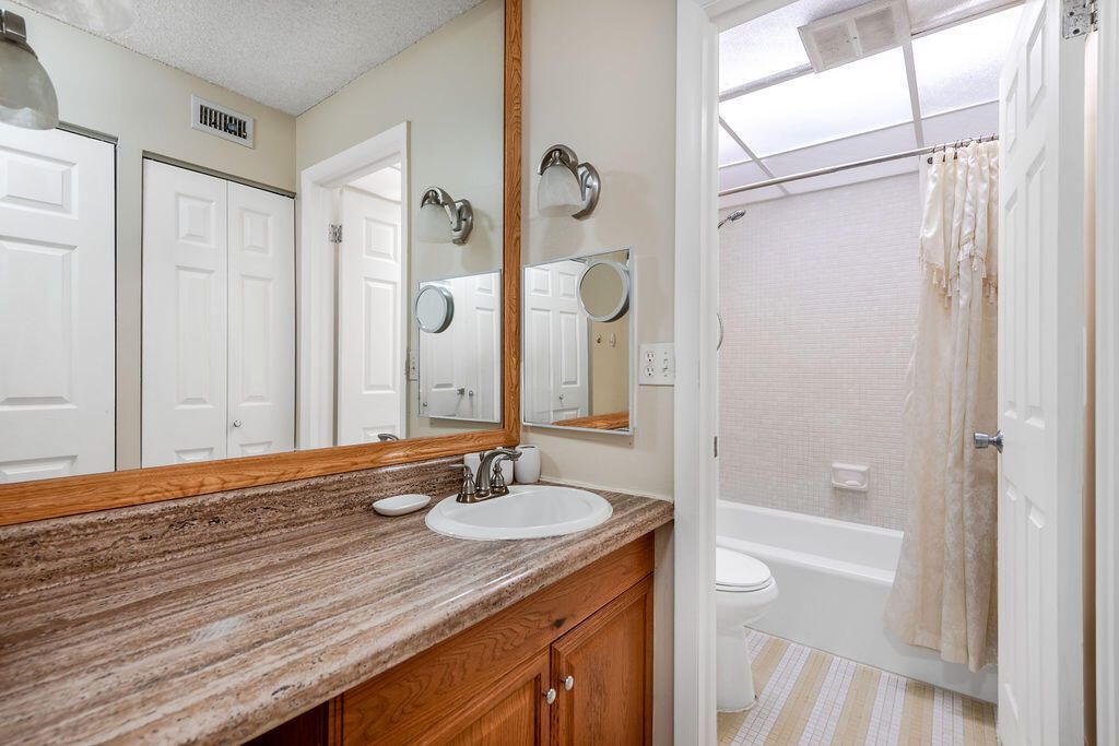 3680 Inverrary Drive, Unit 1v, Lauderhill, FL 33319 Photo
