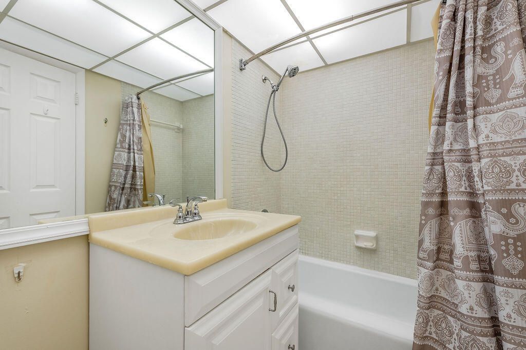 3680 Inverrary Drive, Unit 1v, Lauderhill, FL 33319 Photo