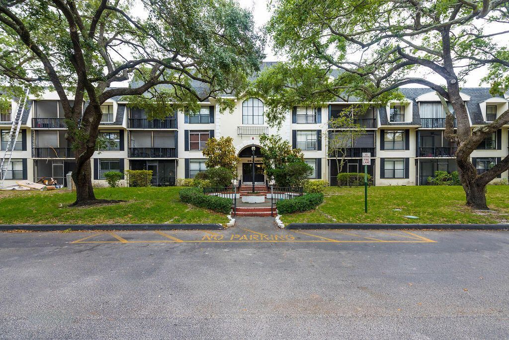 3680 Inverrary Drive, Unit 1v, Lauderhill, FL 33319 Photo