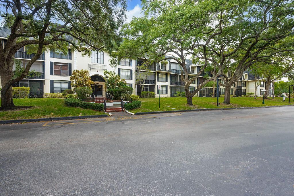 3680 Inverrary Drive, Unit 1v, Lauderhill, FL 33319 Photo