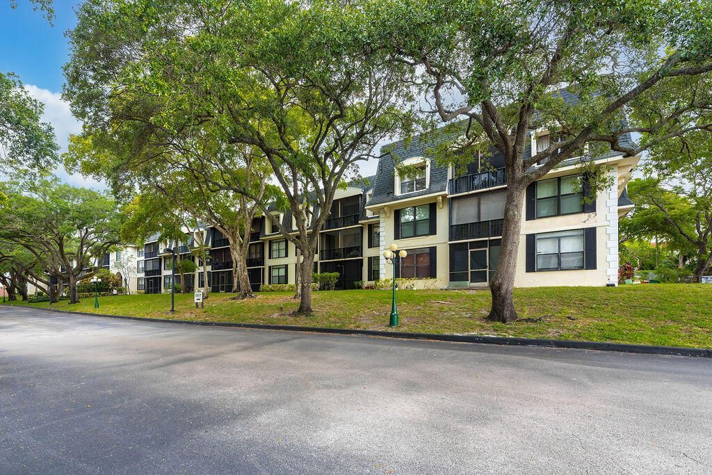 3680 Inverrary Drive, Unit 1v, Lauderhill, FL 33319 Photo