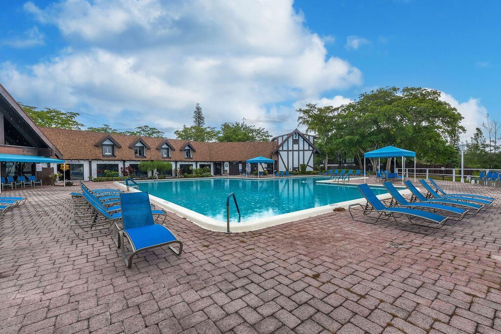 3680 Inverrary Drive, Unit 1v, Lauderhill, FL 33319 Photo