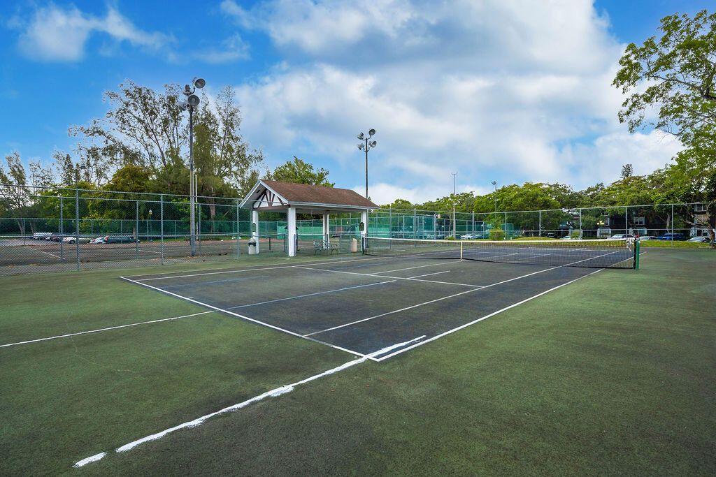 3680 Inverrary Drive, Unit 1v, Lauderhill, FL 33319 Photo