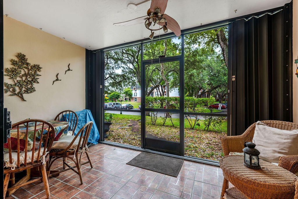 3680 Inverrary Drive, Unit 1v, Lauderhill, FL 33319 Photo