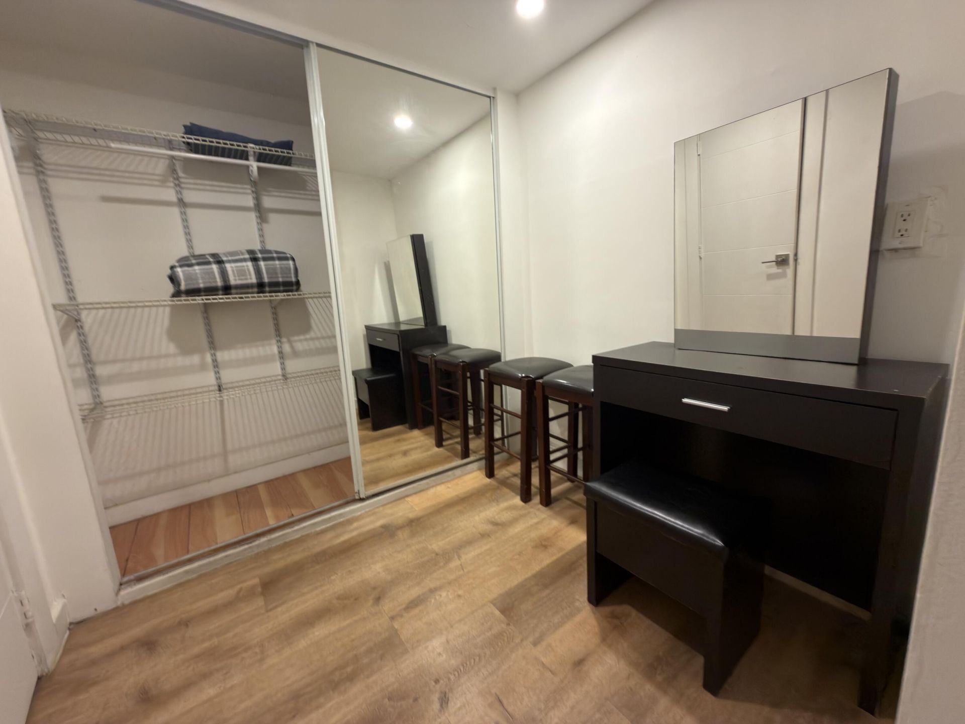 26 Diplomat Parkway, Unit 2223, Hallandale Beach, FL 33009 Photo
