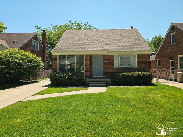 20308 Country Club Drive, Harper Woods, MI 48225