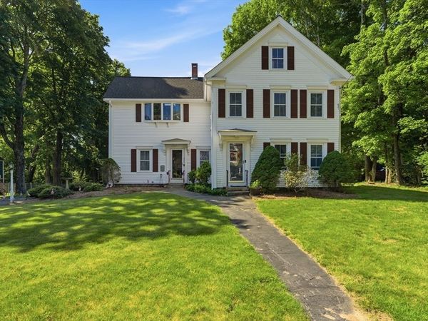 211 Village St, Medway, MA 02053