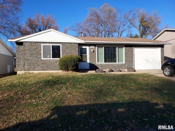 4049 W HILLMONT Road, Peoria, IL 61615