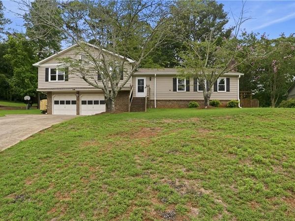 3839 Cotswold Drive SW, Lilburn, GA 30047