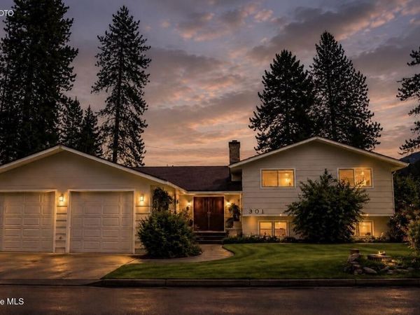 301 Woodland DR, Pinehurst, ID 83850