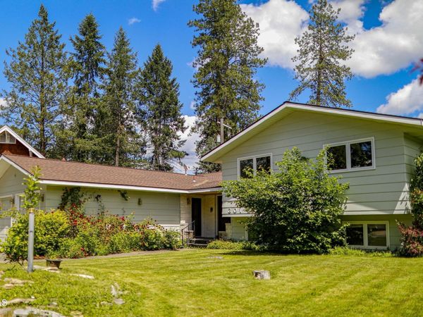 301 Woodland DR, Pinehurst, ID 83850
