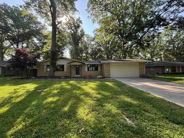 3232 Chancellor Drive, Fort Wayne, IN 46815
