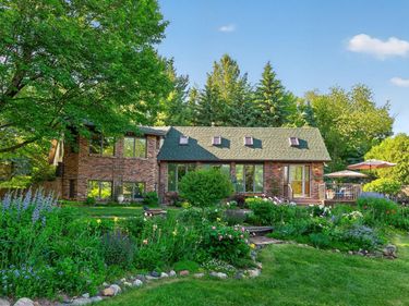 8840 River Heights Way, Inver Grove Heights, MN 55076