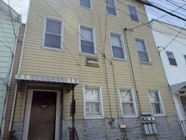 35 Vincent St, Newark, NJ 07105