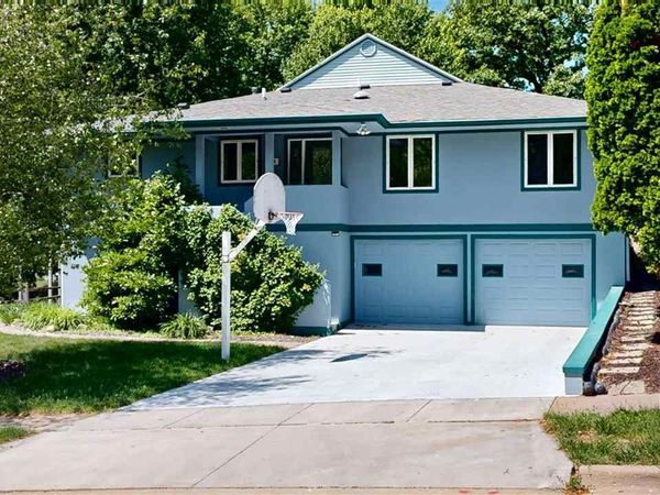 419 Elmira St, Iowa City, IA 52245