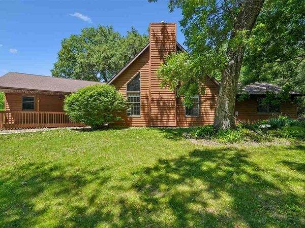 4084 Crest View Road NE, Solon, IA 52333