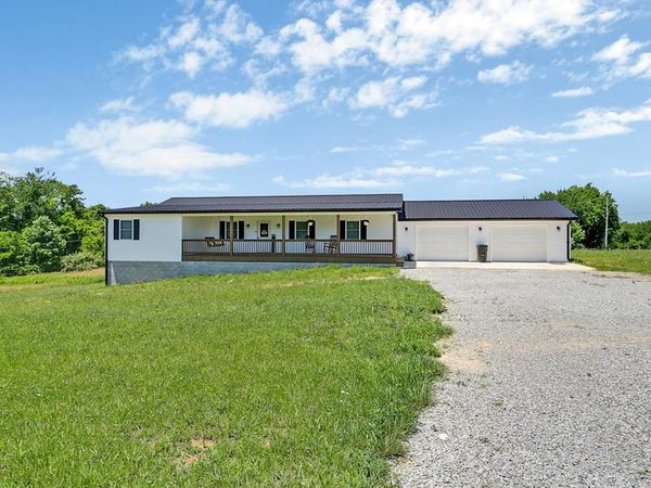 811 Fritzsche Loop, Jamestown, TN 38556