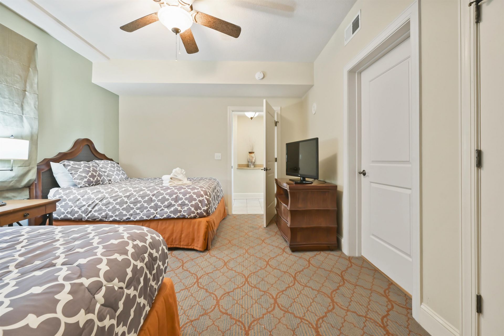 8121 Amalfi Pl.  Photo 16