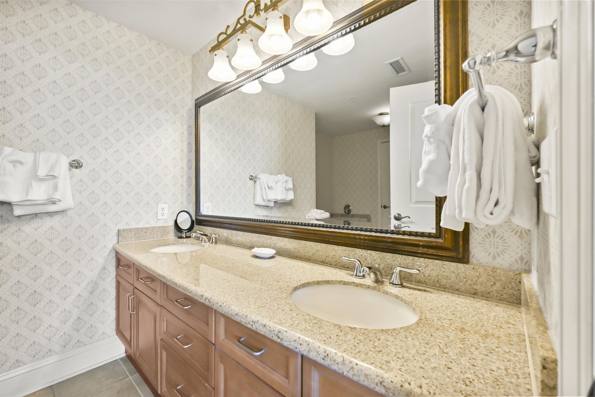 8121 Amalfi Pl.  Photo 27