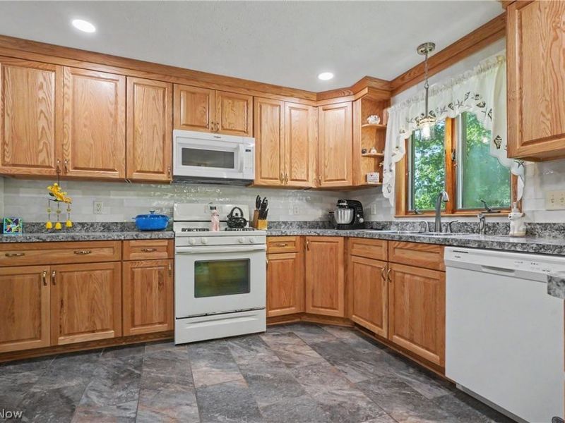 4250 Herr Fieldhouse Road, Southington, OH 44470 Photo 10