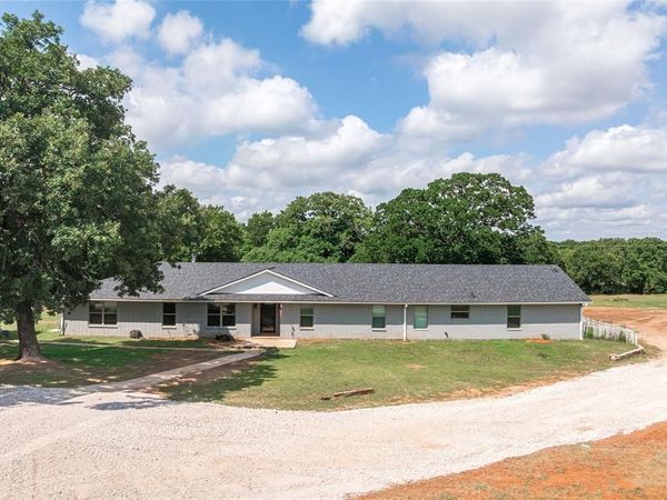 1111 Riley Road , Whitesboro, TX 76273