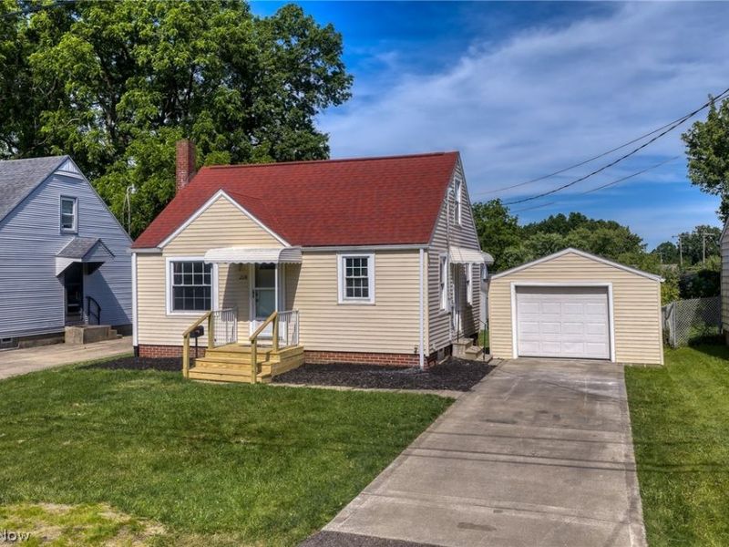 208 Kolpwood Avenue NW, Massillon, OH 44646 Photo 2